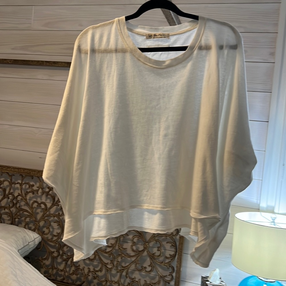 Free People Top- White Size Medium     Never been worn